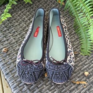 Trendy Animal Print Flats with Black Accents